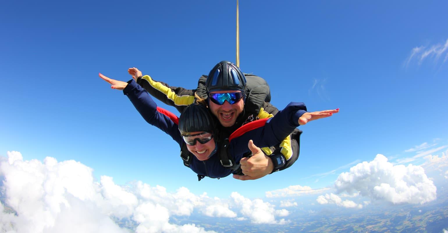 Wie läuft ein Tandem-Fallschirmsprung in Oberösterreich ab?